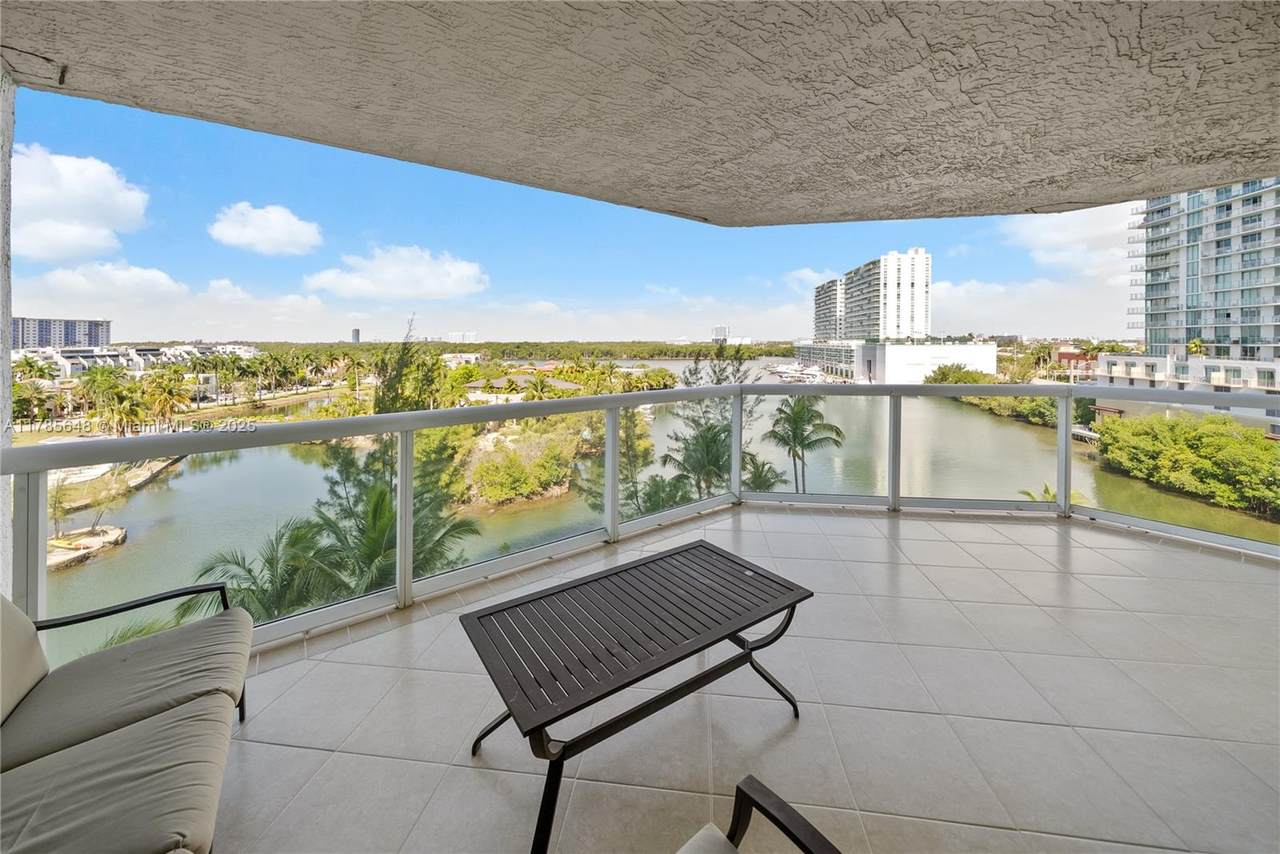 https://bt-photos.global.ssl.fastly.net/miami/orig_boomver_2_A11785648-2.jpg