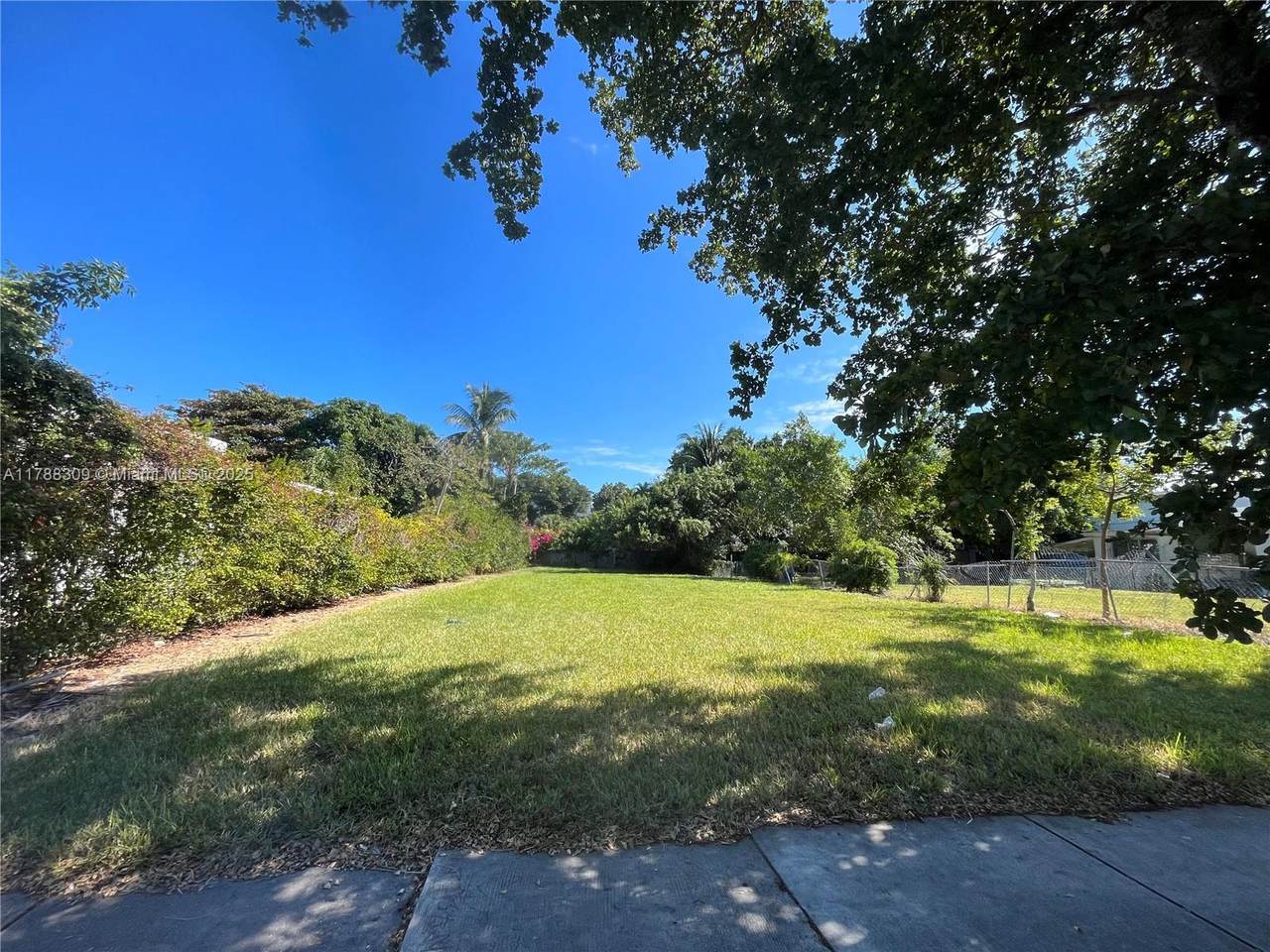 3049 5th Ave - Photo 1