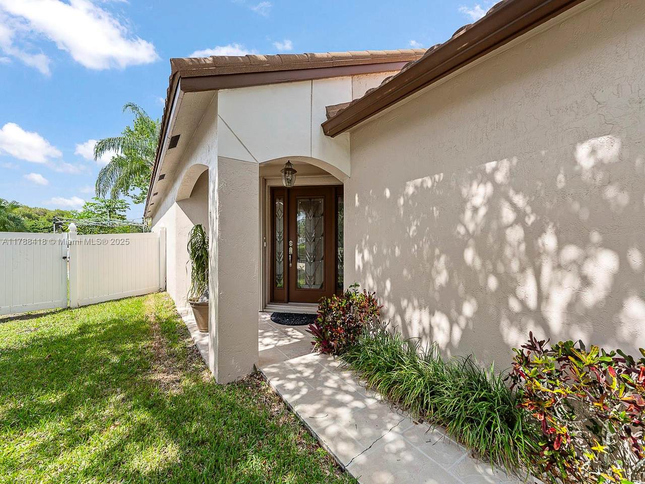 https://bt-photos.global.ssl.fastly.net/miami/1280_boomver_2_A11788418-2.jpg
