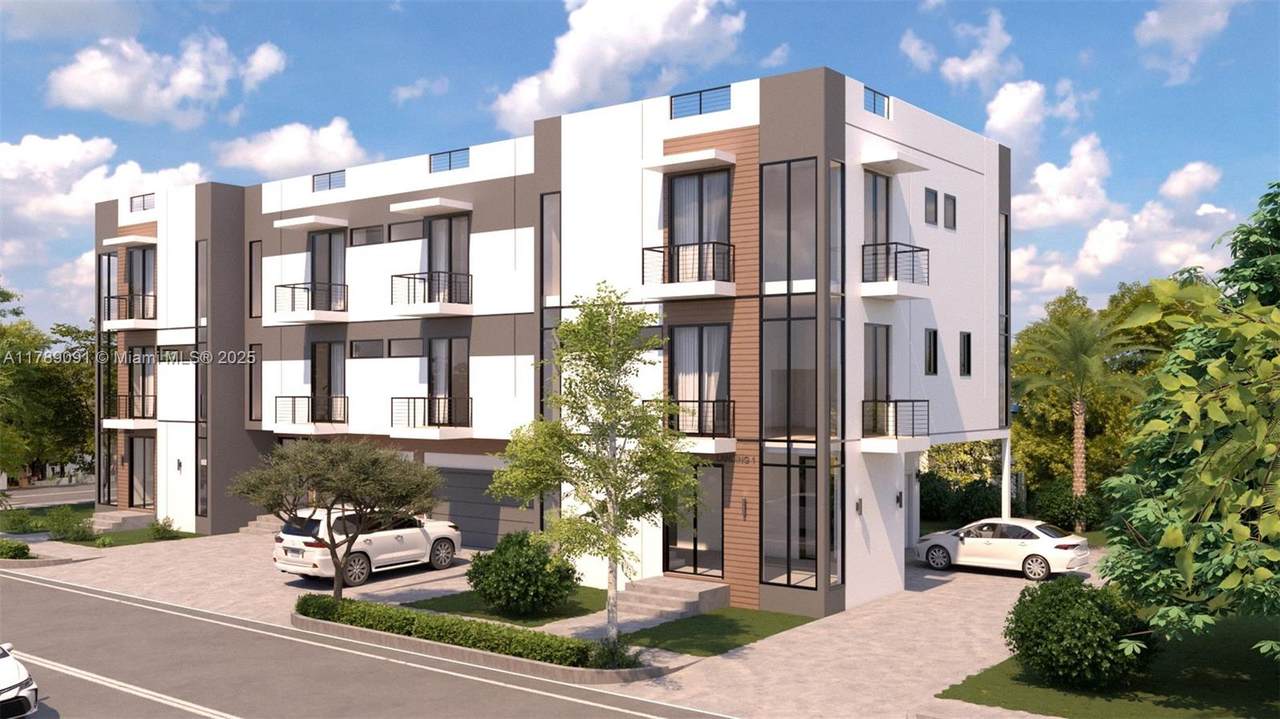 1302 32nd St - Photo 1