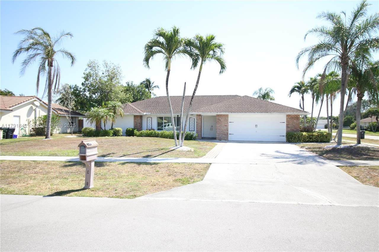 990 Hickory Trl - Photo 1