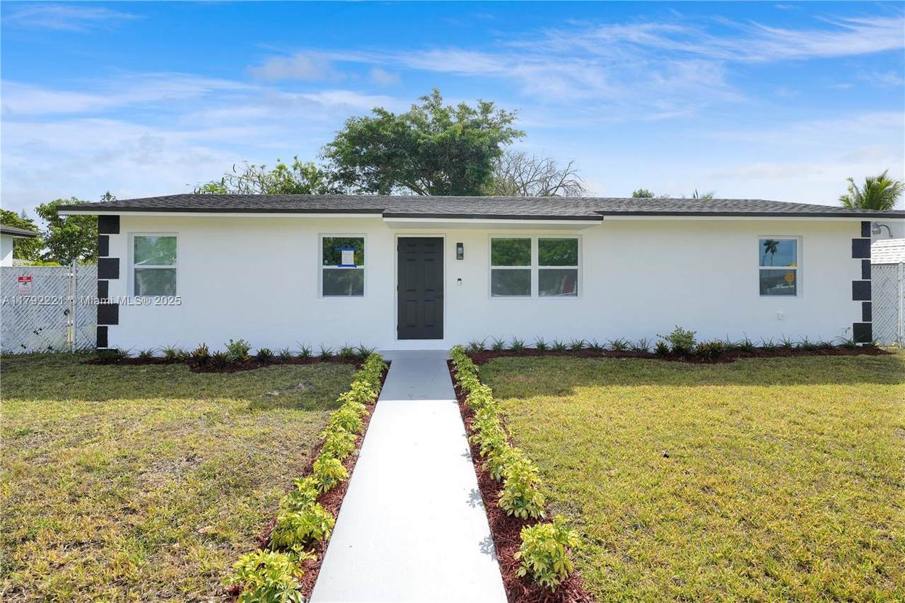 439 17th Ter - Photo 1
