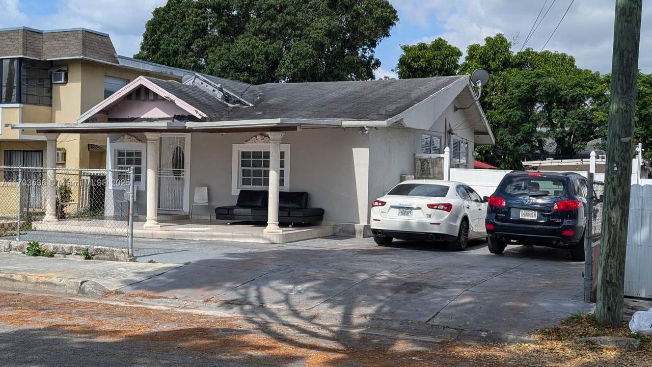 248 18th Ct - Photo 1