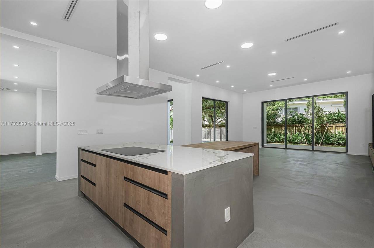 https://bt-photos.global.ssl.fastly.net/miami/1280_boomver_1_A11793599-2.jpg