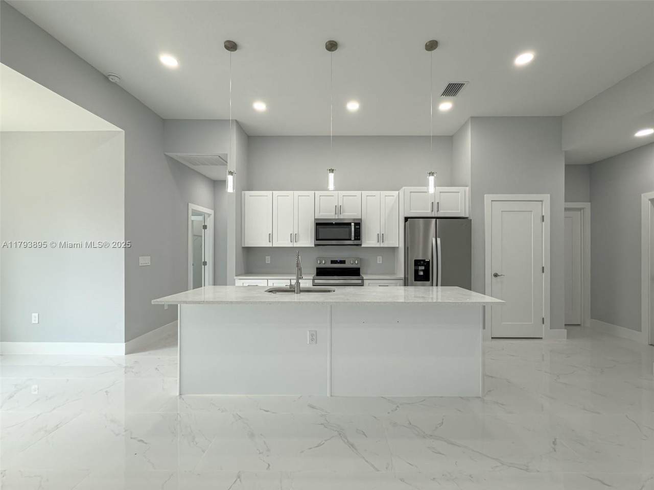 https://bt-photos.global.ssl.fastly.net/miami/1280_boomver_1_A11793895-2.jpg