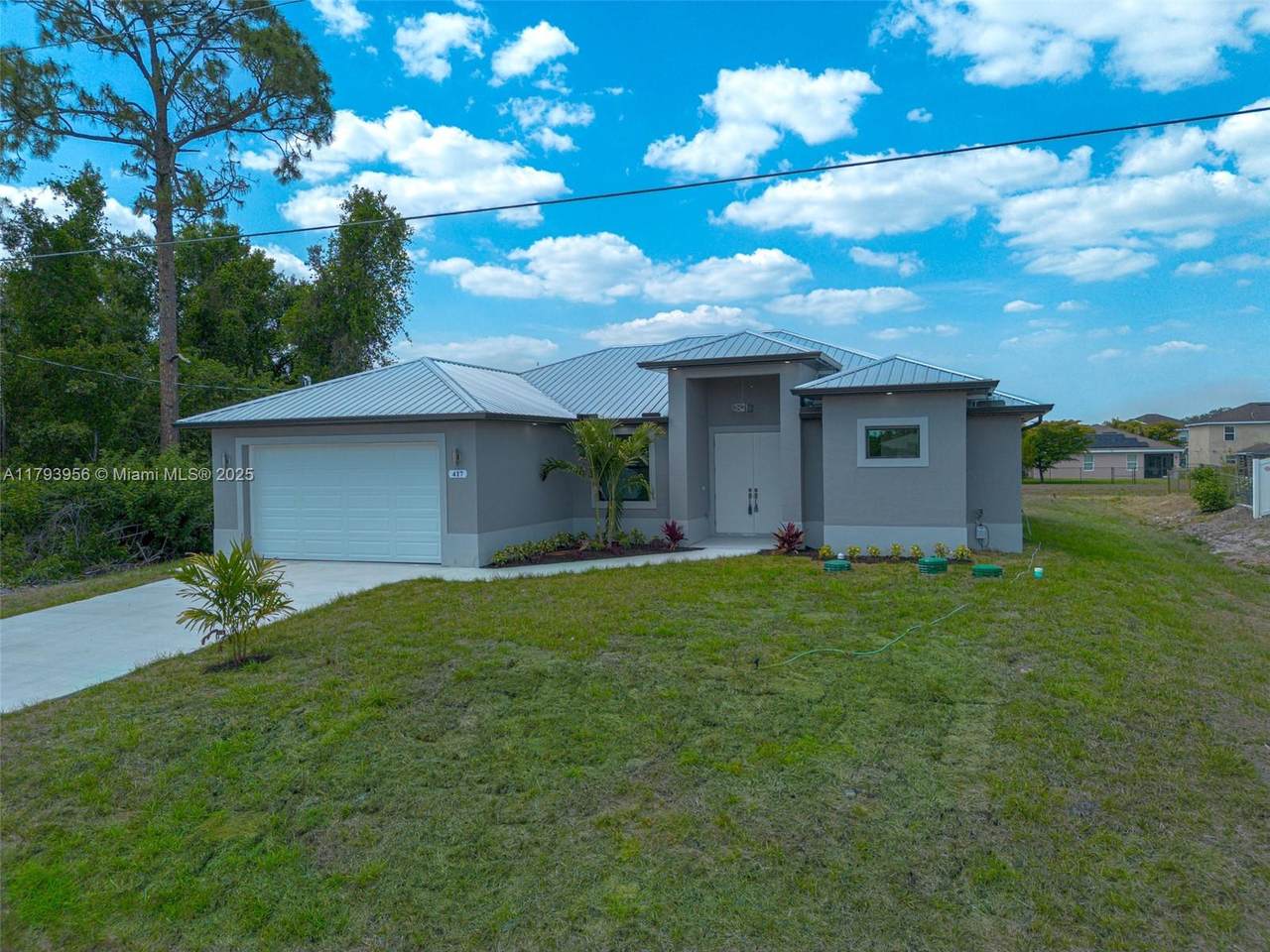 417 Paddock St - Photo 1