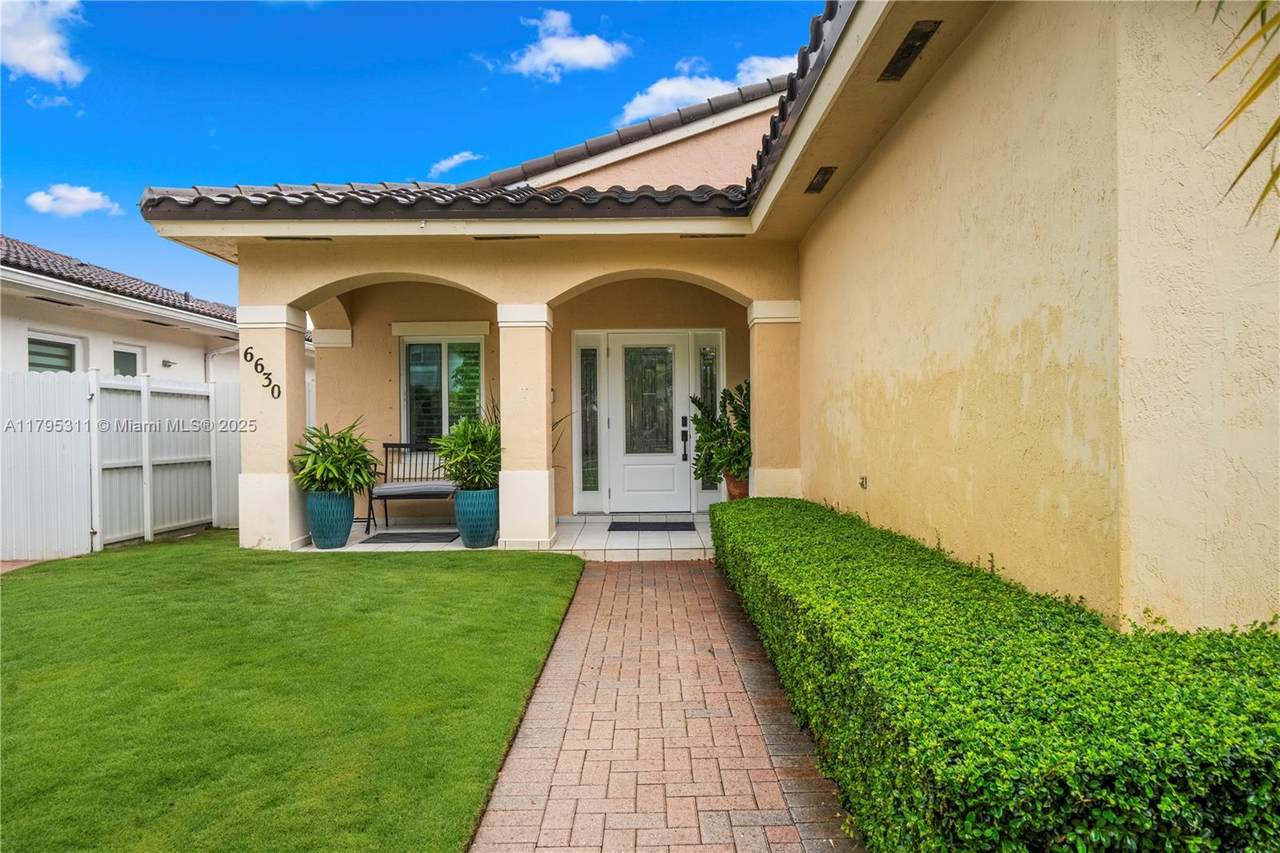 https://bt-photos.global.ssl.fastly.net/miami/1280_boomver_1_A11795311-2.jpg
