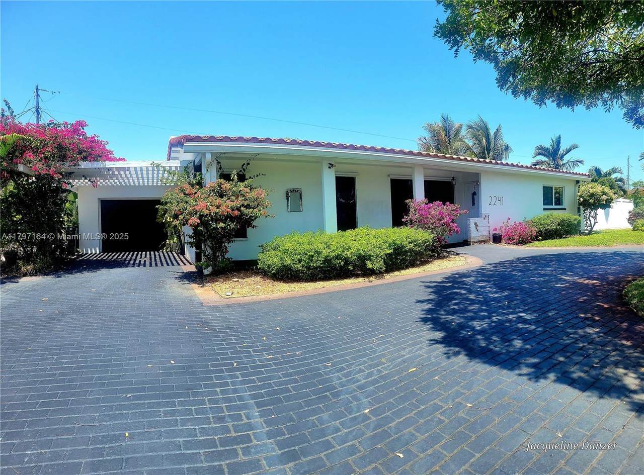 2241 38th St - Photo 1