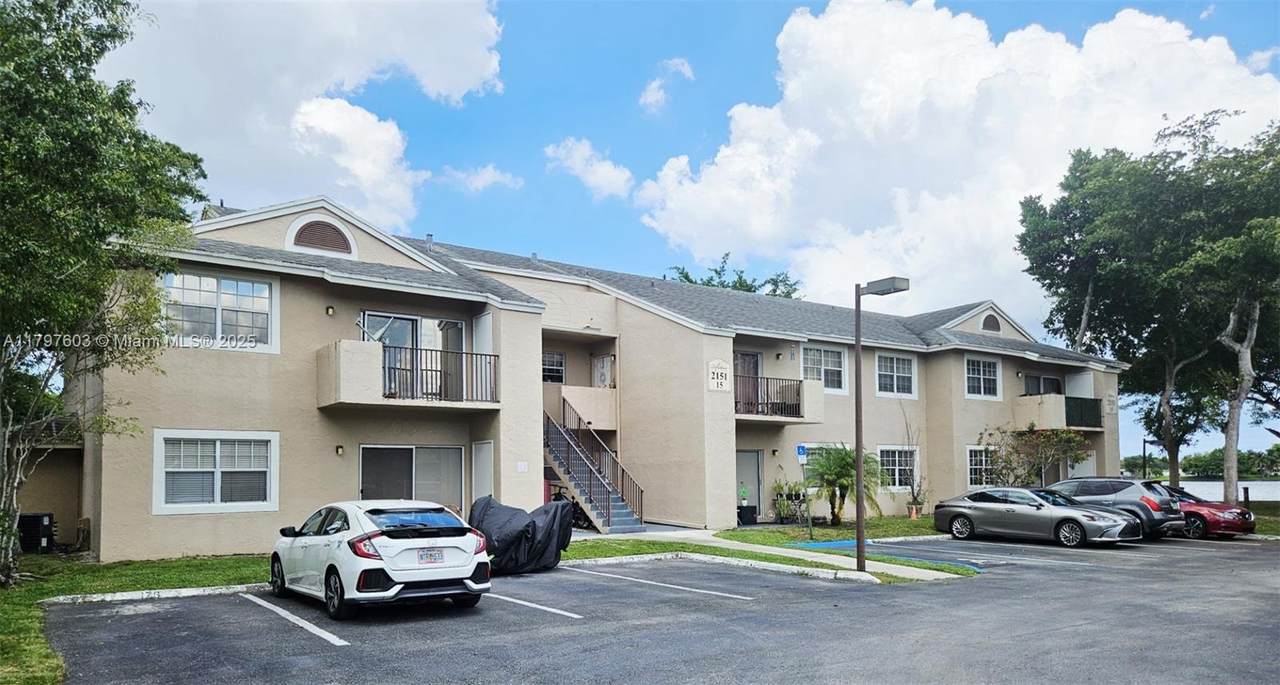 2151 96 TERR - Photo 1