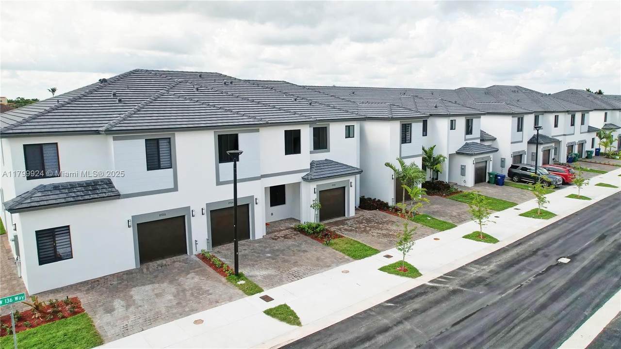 15720 136th Way - Photo 1