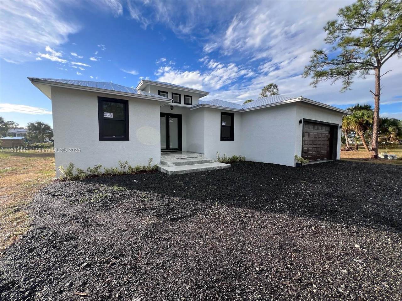 660 S Zambria St - Photo 1