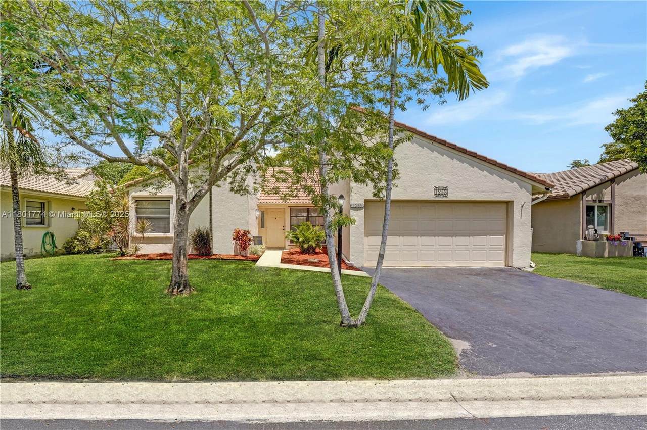 1253 Spring Cir Dr - Photo 1