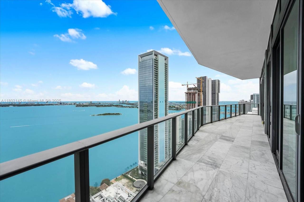 460 28th St - Photo 1