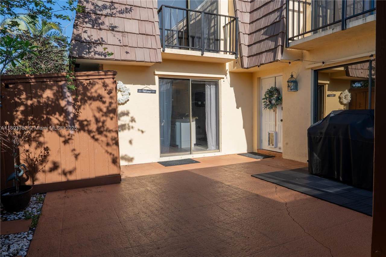 821 Springdale Cir - Photo 1