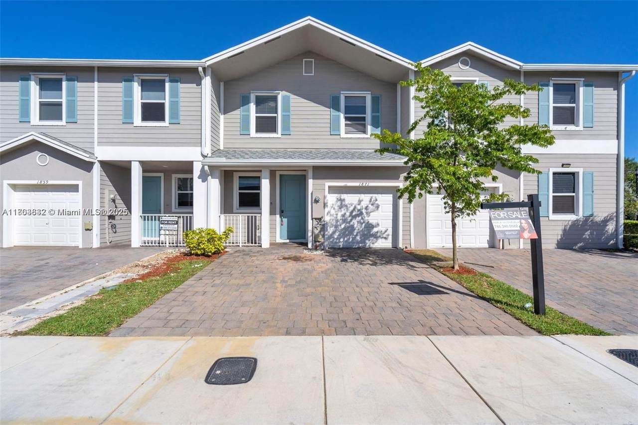 1871 9th Ter - Photo 1