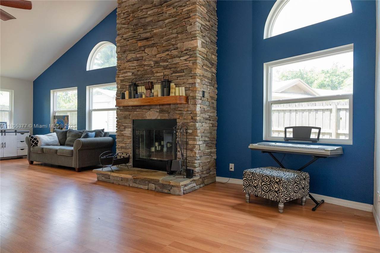 19663 Hampton Dr - Photo 1