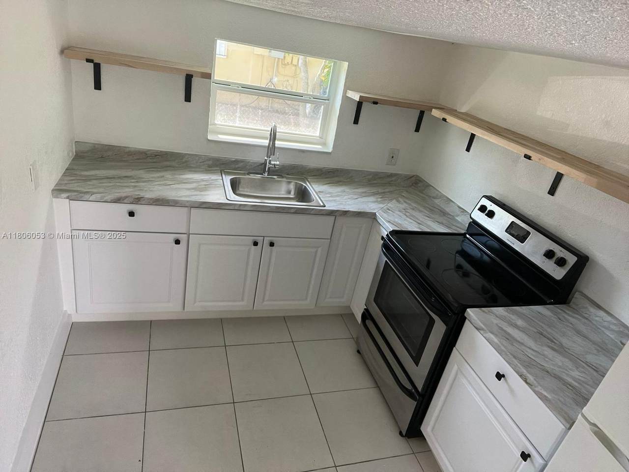 126 13th Ave - Photo 1