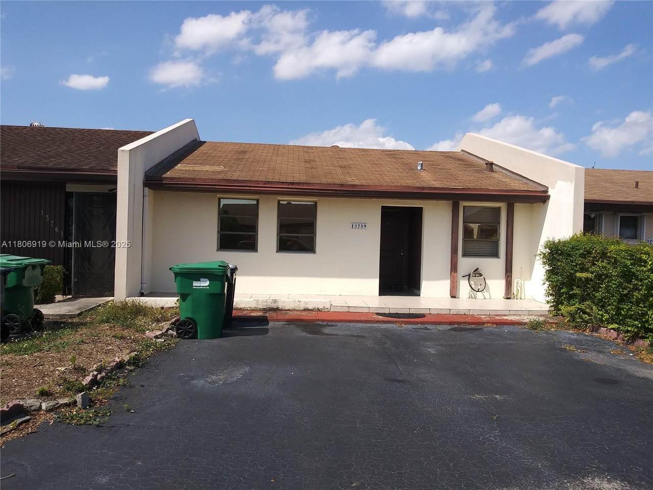 13759 49th St - Photo 1