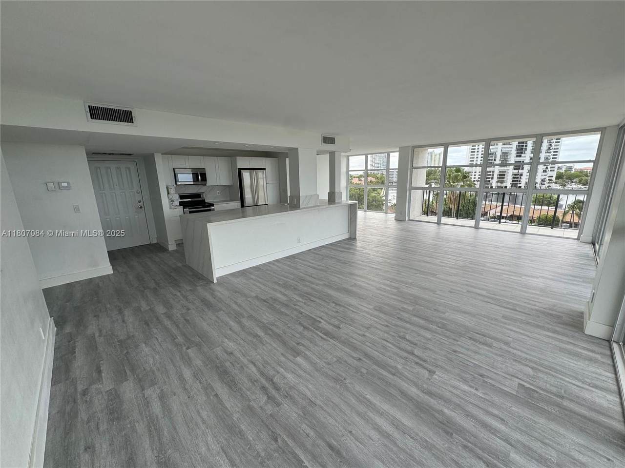 200 Leslie Dr - Photo 1