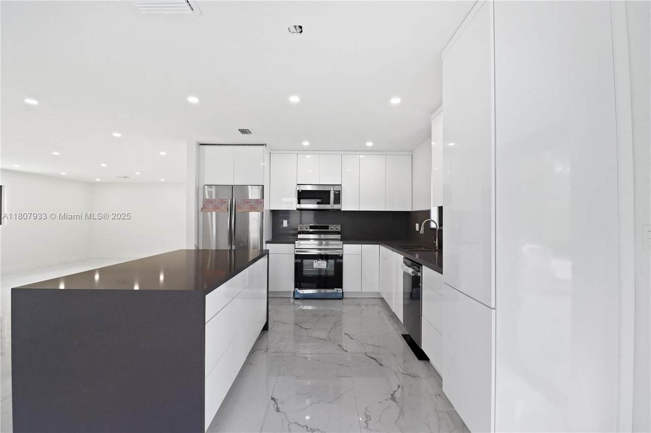 9320 167th St - Photo 1