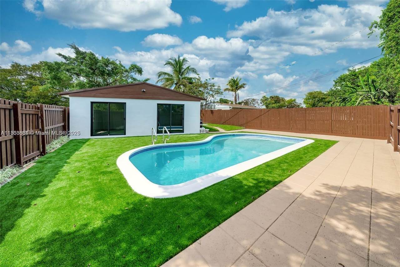 2447 Fletcher St - Photo 1