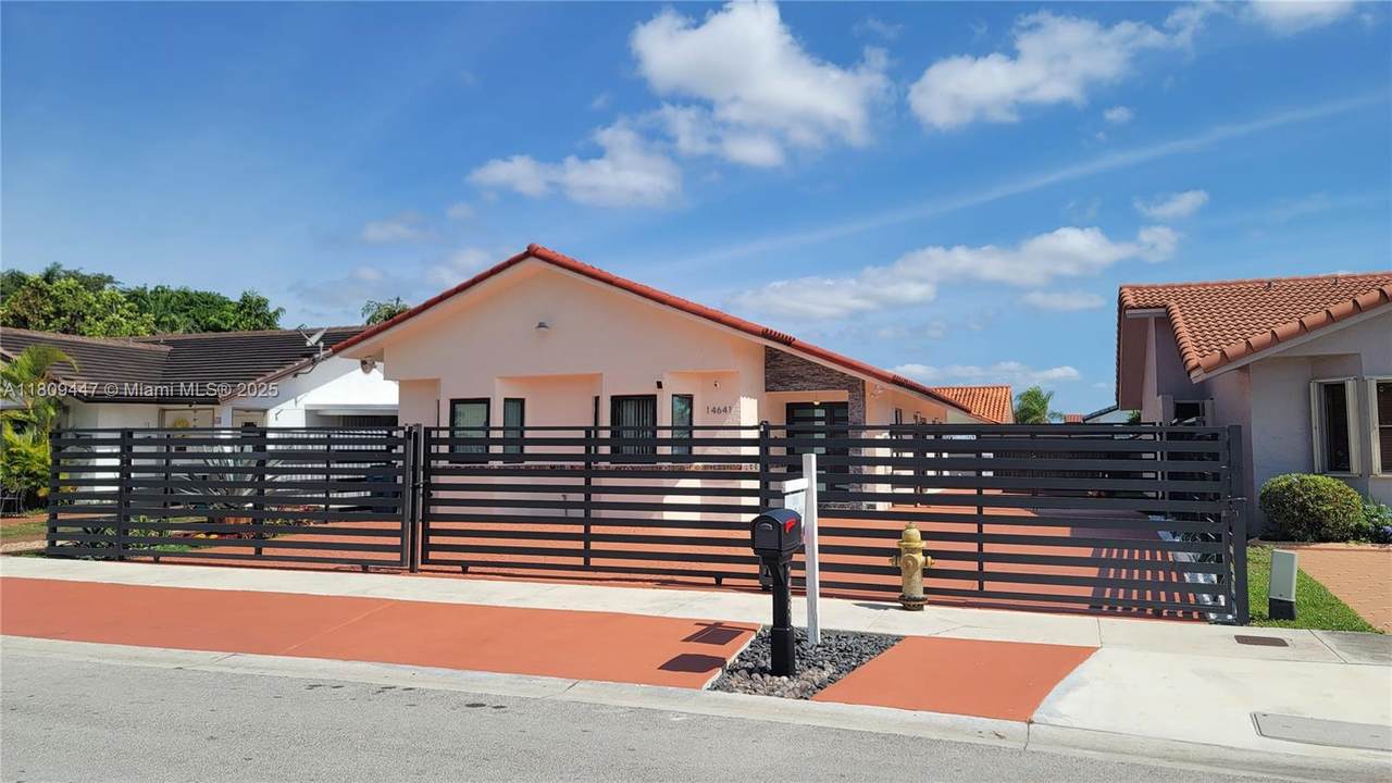 14641 52nd St - Photo 1