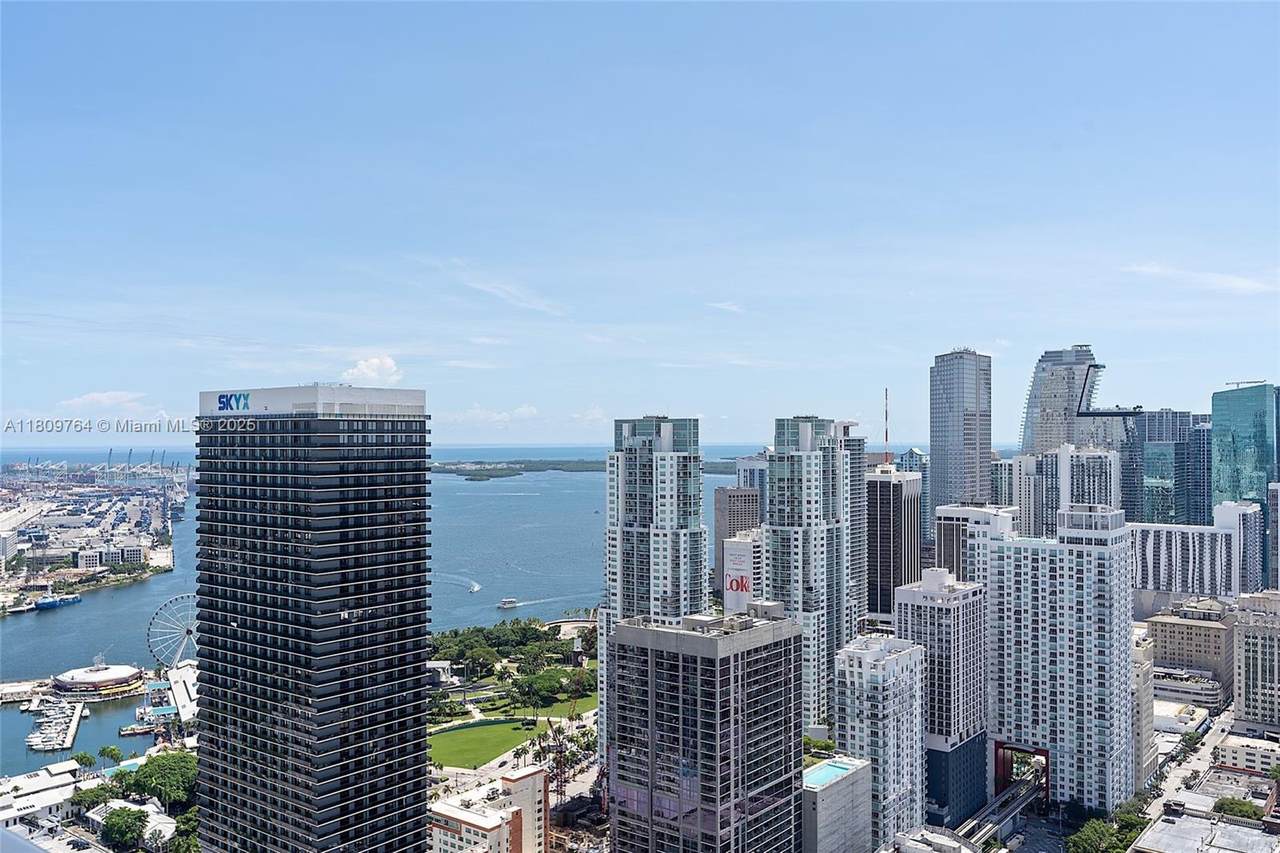 601 Ne 1st Ave - Photo 1