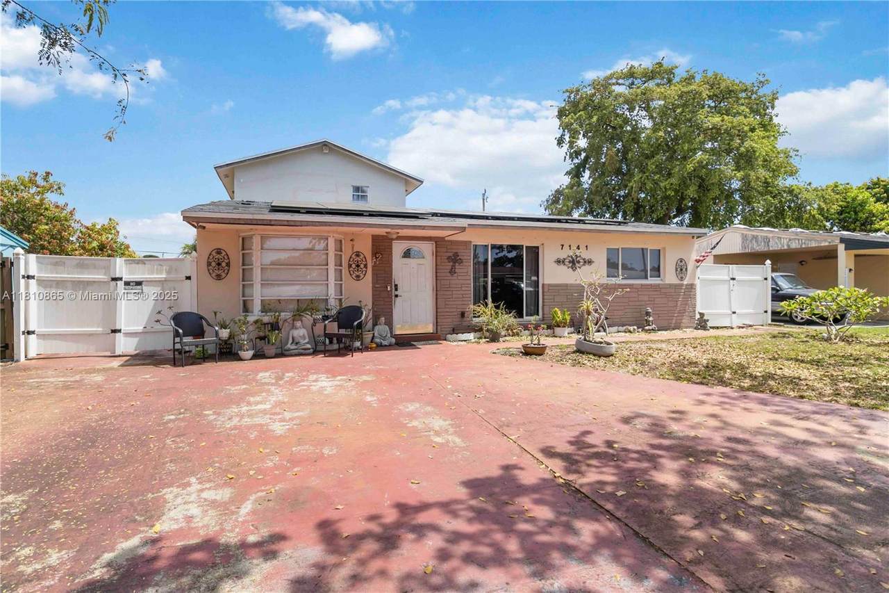 7141 Custer St - Photo 1