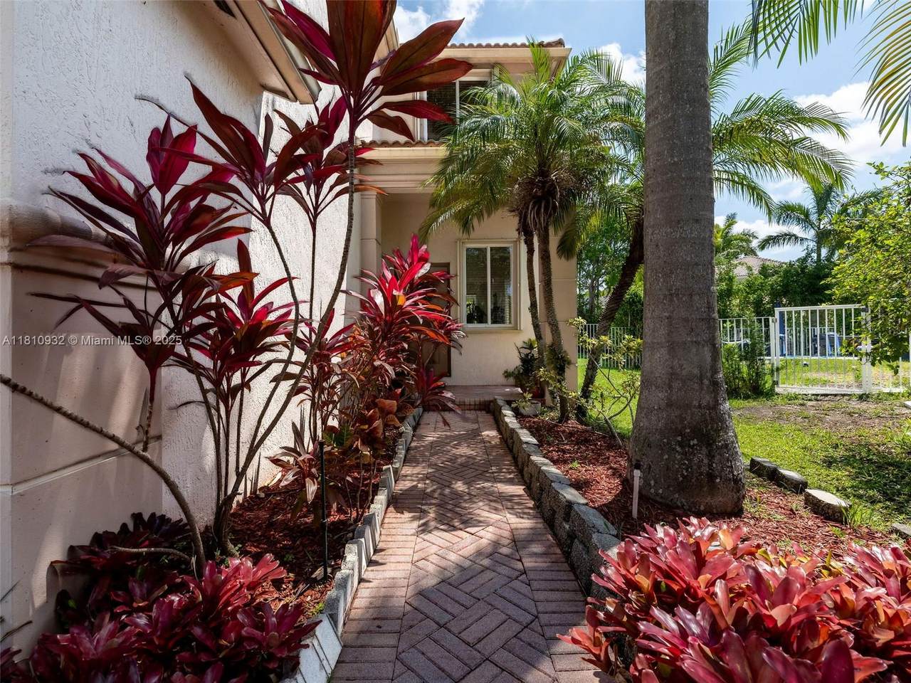 https://bt-photos.global.ssl.fastly.net/miami/1280_boomver_1_A11810932-2.jpg