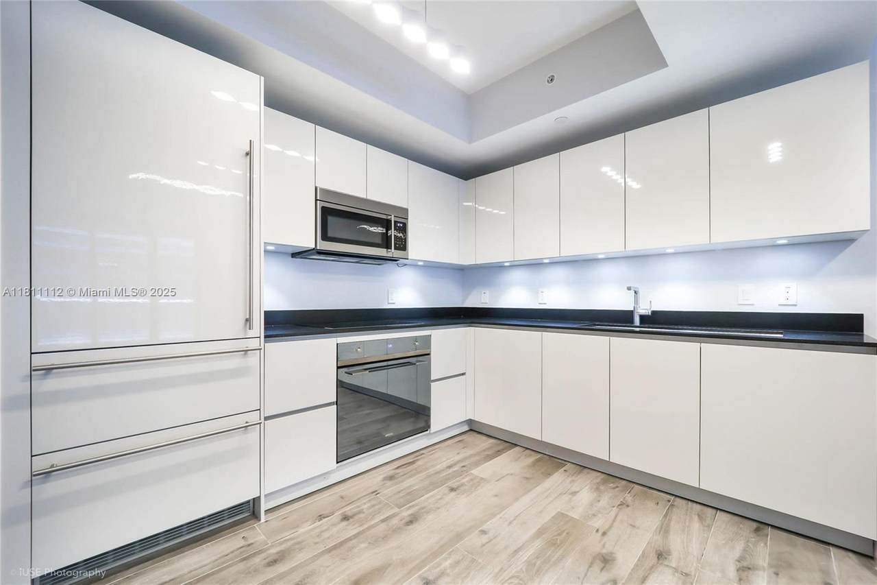 1010 Brickell - Photo 1