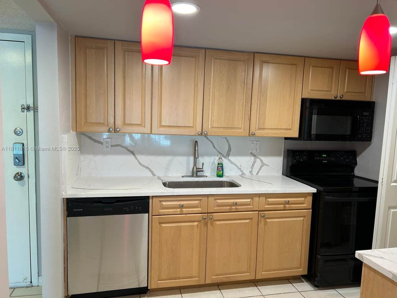 120 Lakeview Dr - Photo 1