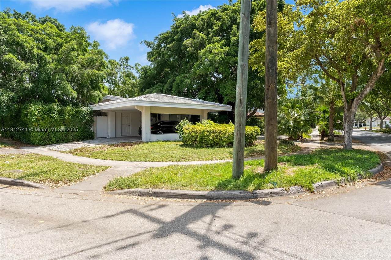 1805 Ixora Rd - Photo 1