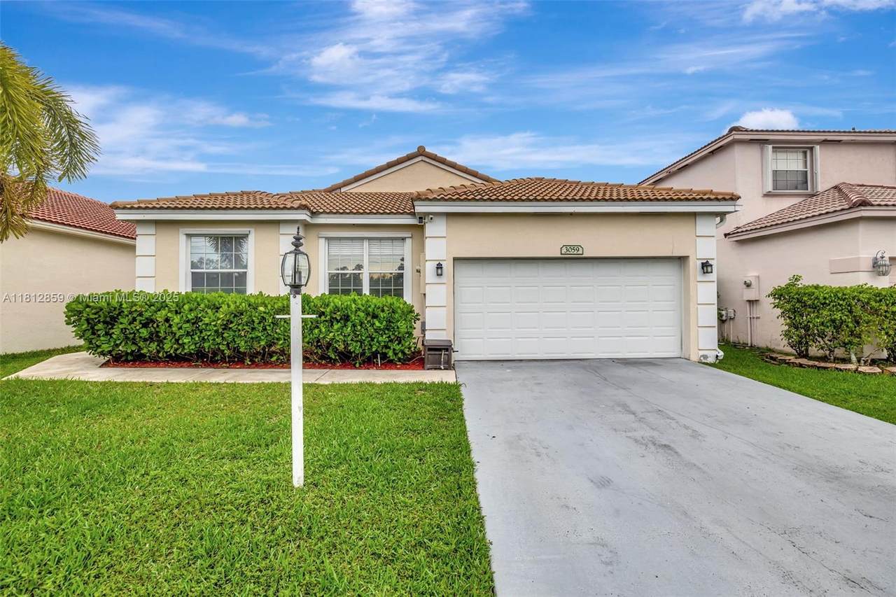 3059 Dogwood Ln - Photo 1