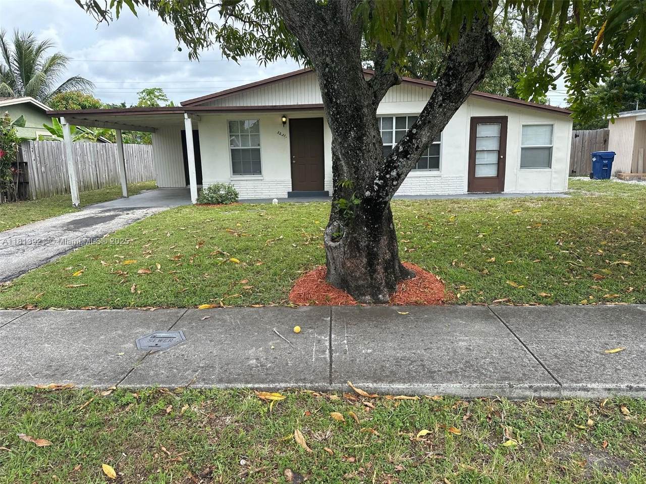 3231 18th Ct - Photo 1