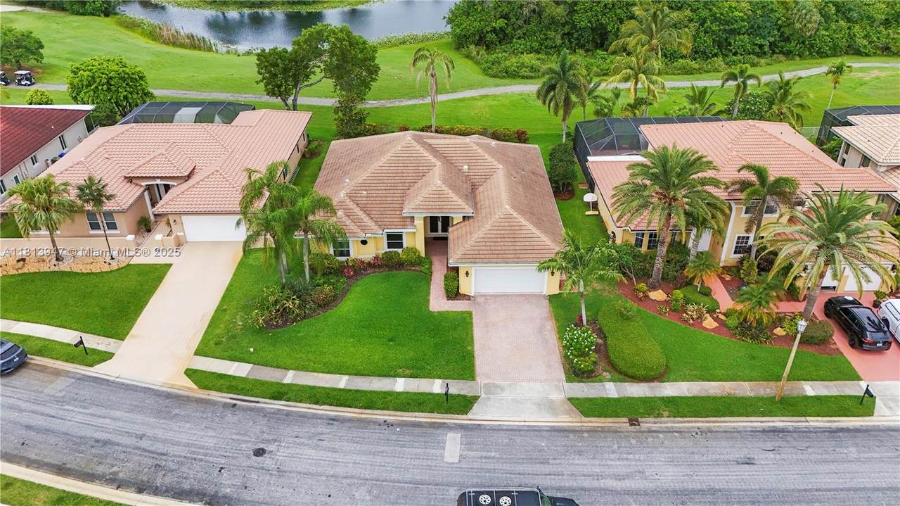 720 Cypress Pointe Dr W - Photo 1