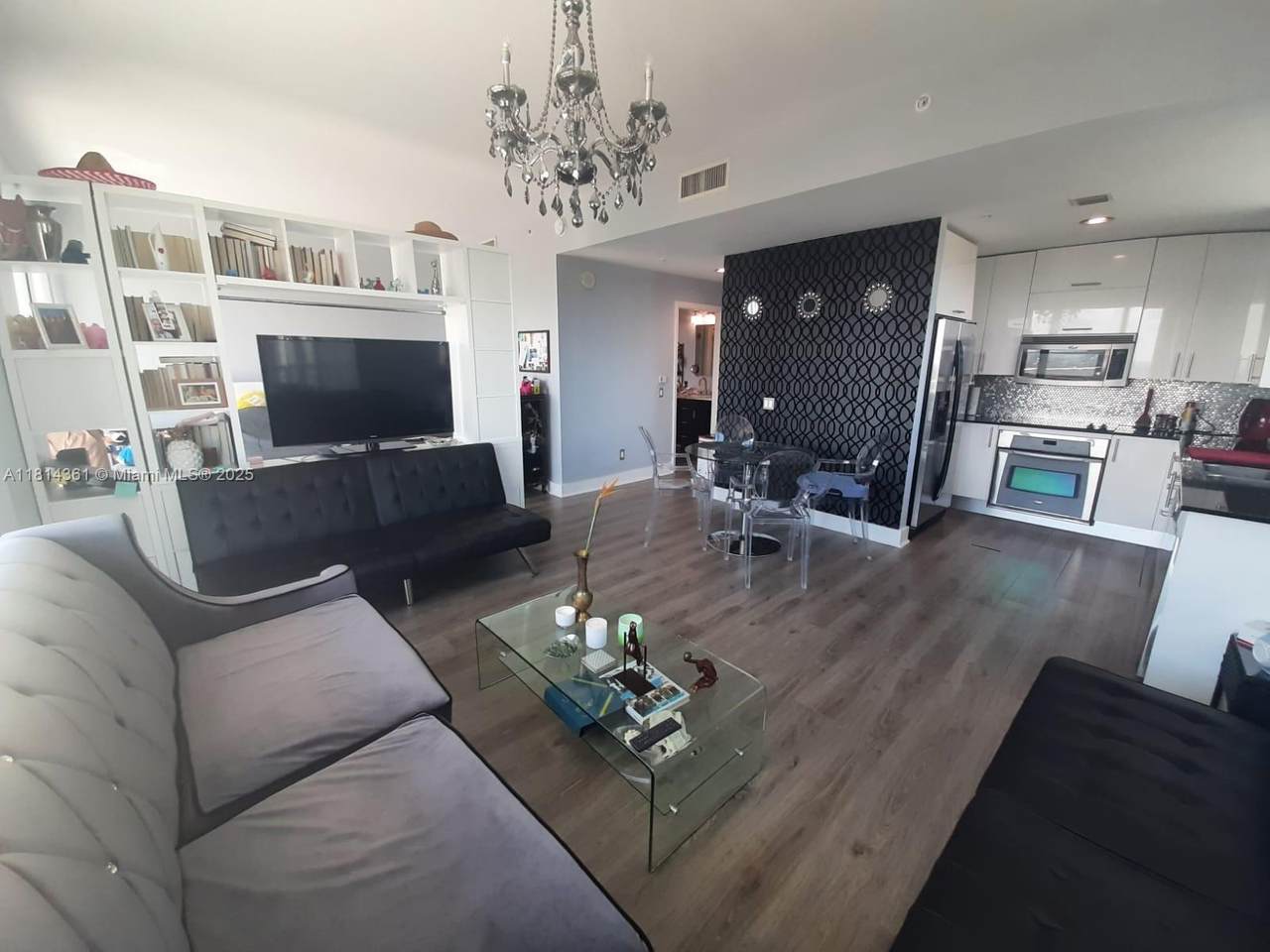 60 13th St - Photo 1