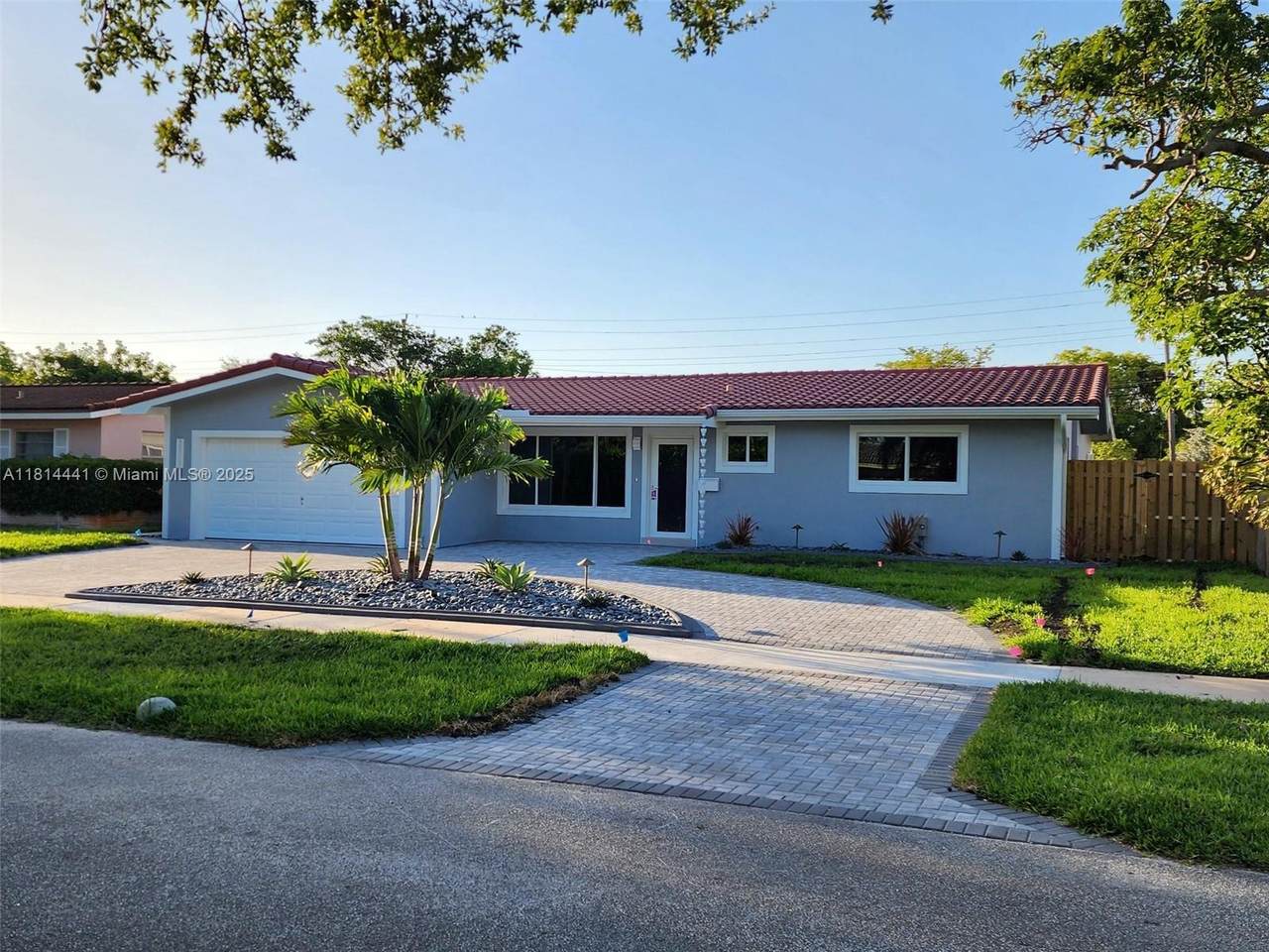 3805 Lincoln St - Photo 1