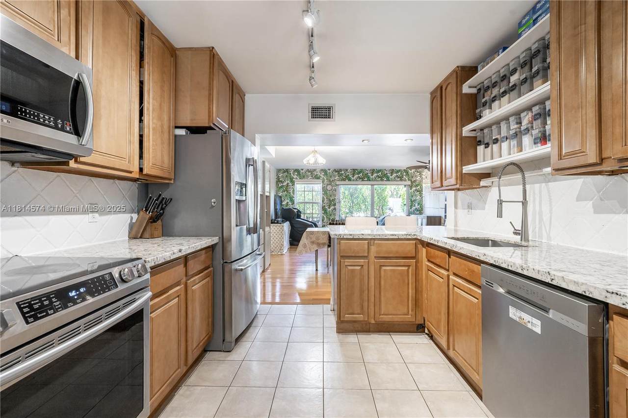 680 Tennis Club Dr - Photo 1