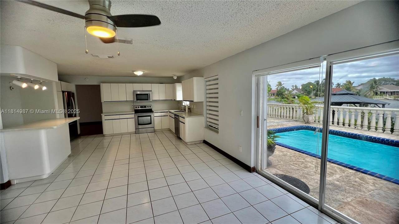 15321 59th St - Photo 1
