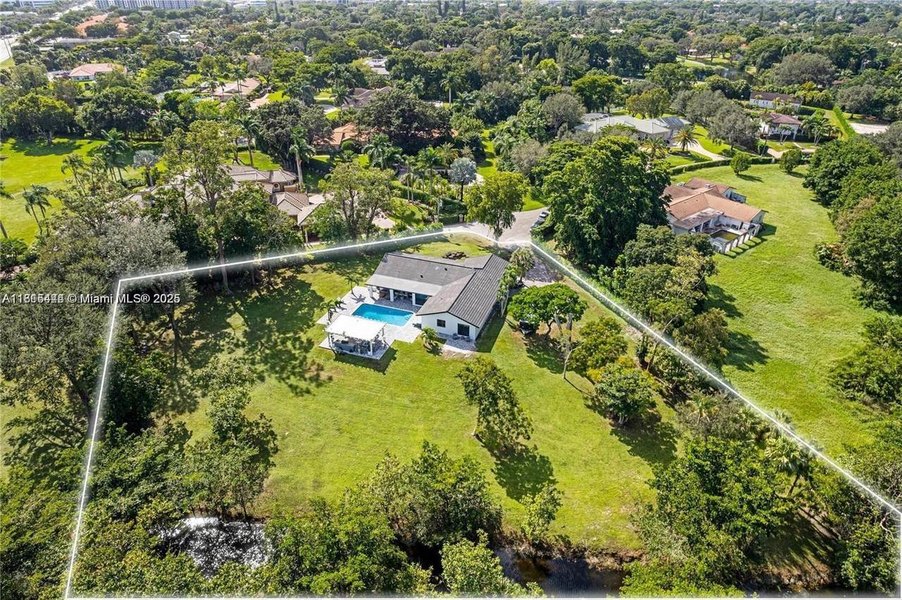 9550 42nd Ct - Photo 1