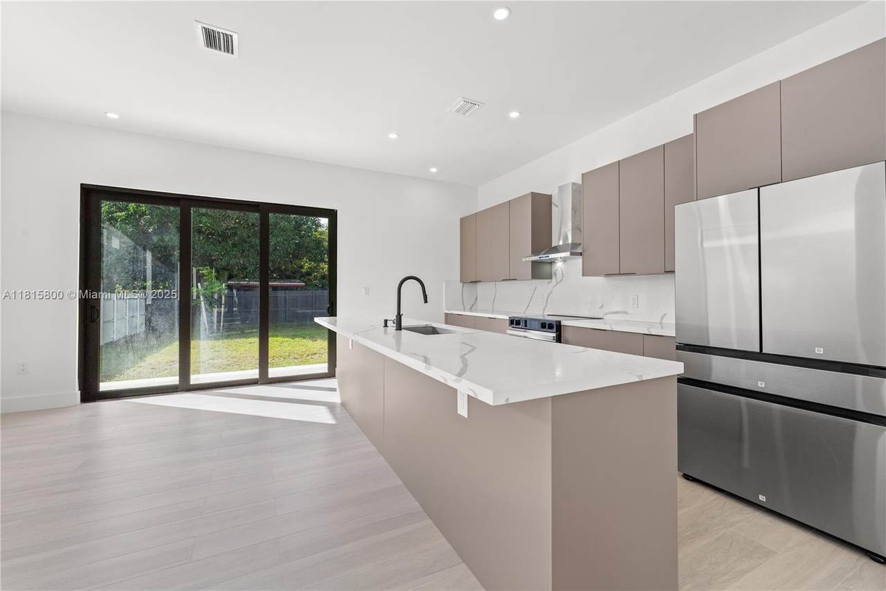 740 24th Ct - Photo 1