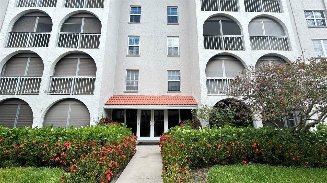 250 20th St - Photo 1