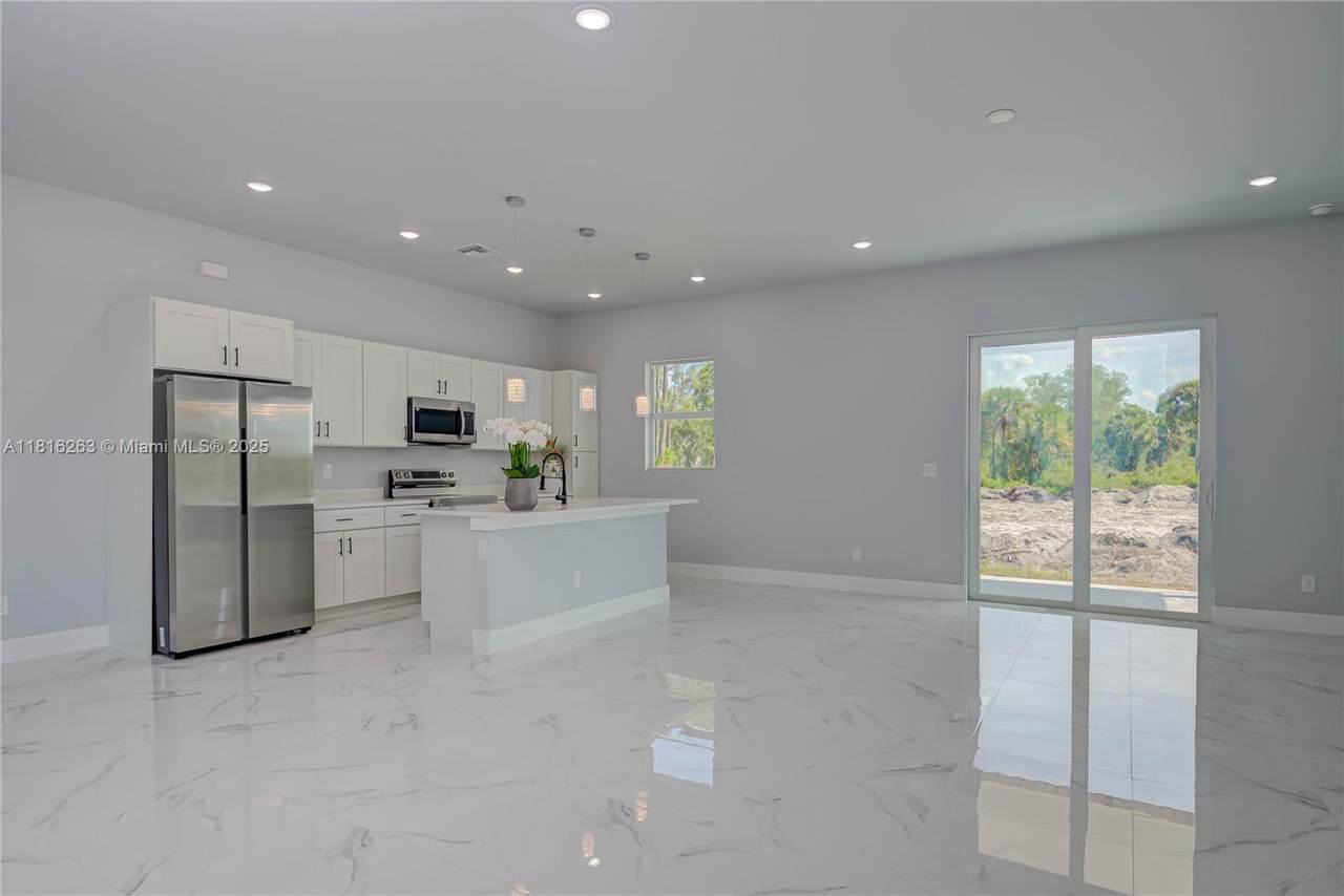 3417 71 St W - Photo 1
