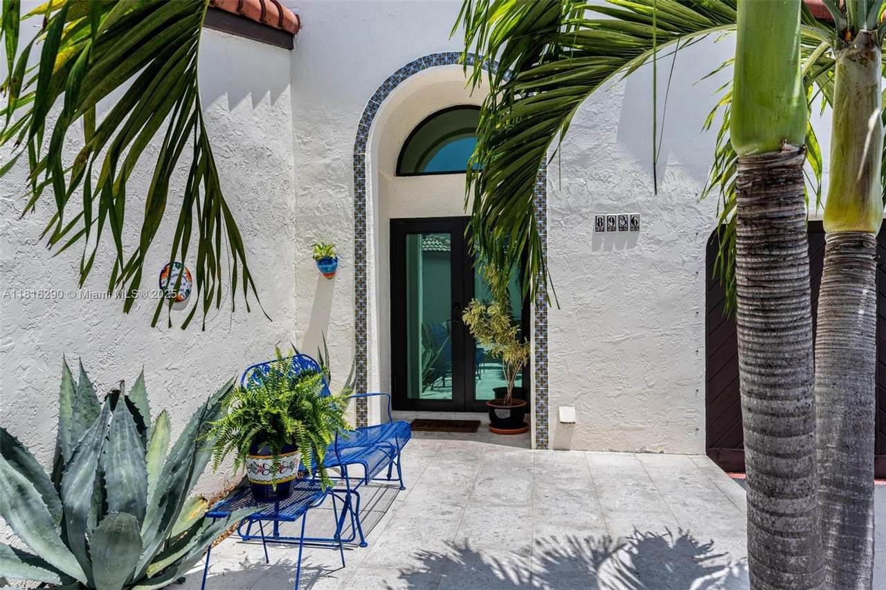 8936 6th Ln - Photo 1