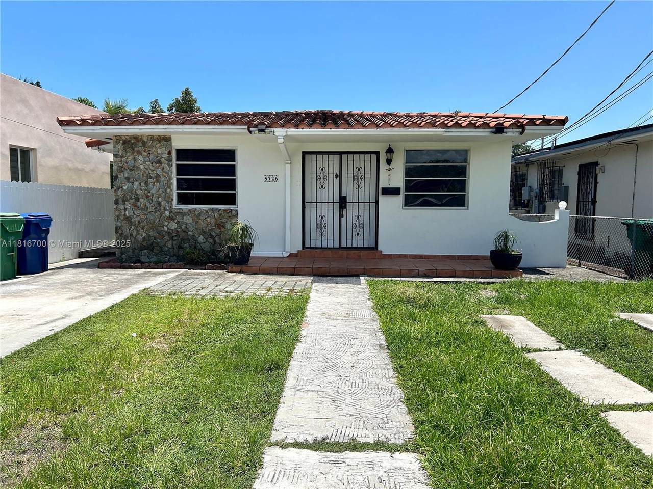 5726 20th St - Photo 1