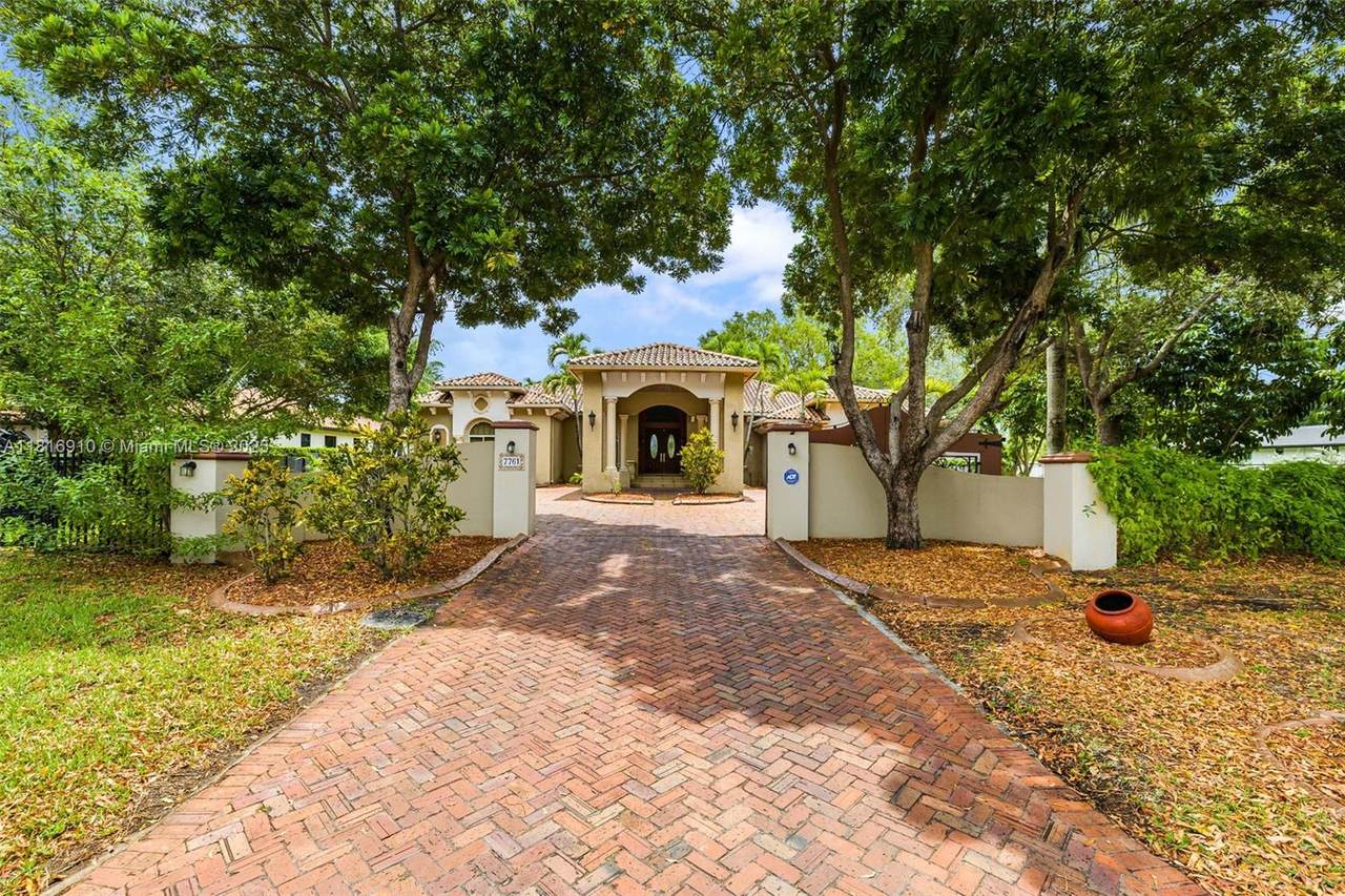 7761 122 Ave - Photo 1