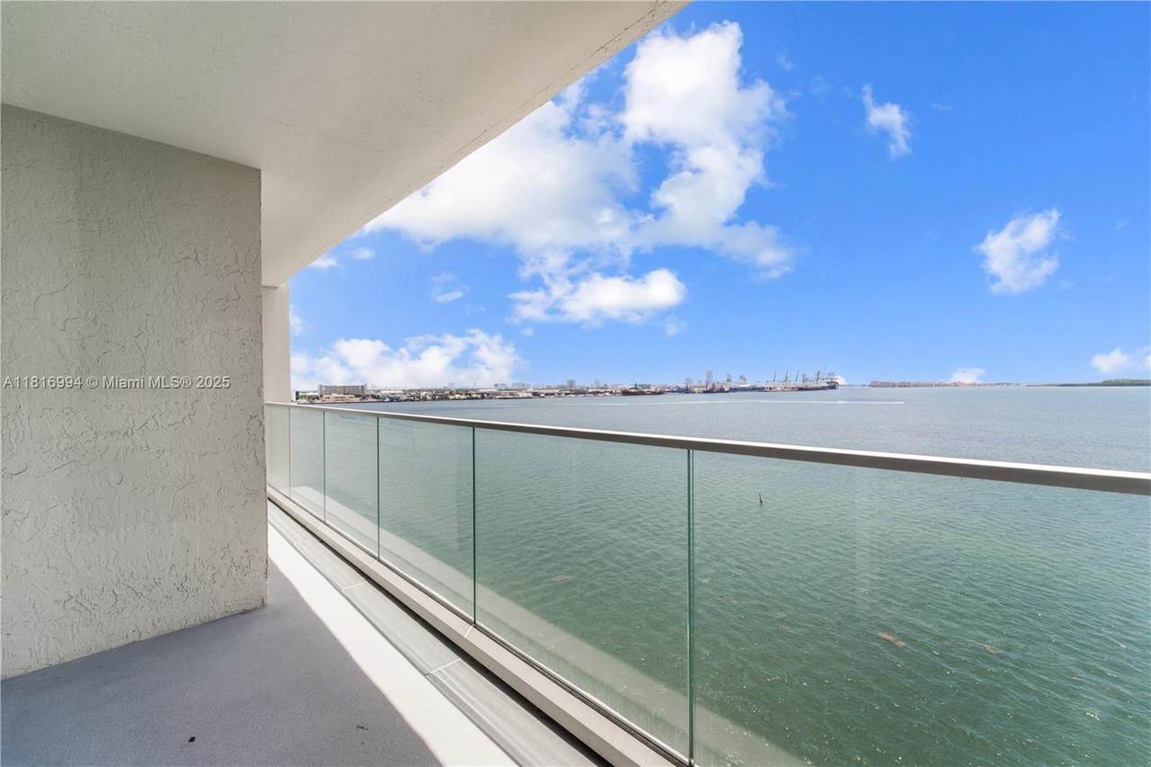 800 Claughton Island Dr - Photo 1