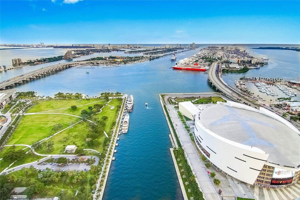 888 Biscayne Blvd - Photo 1