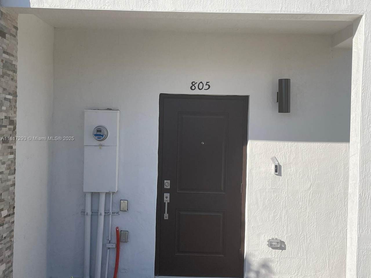 805 211 ST - Photo 1