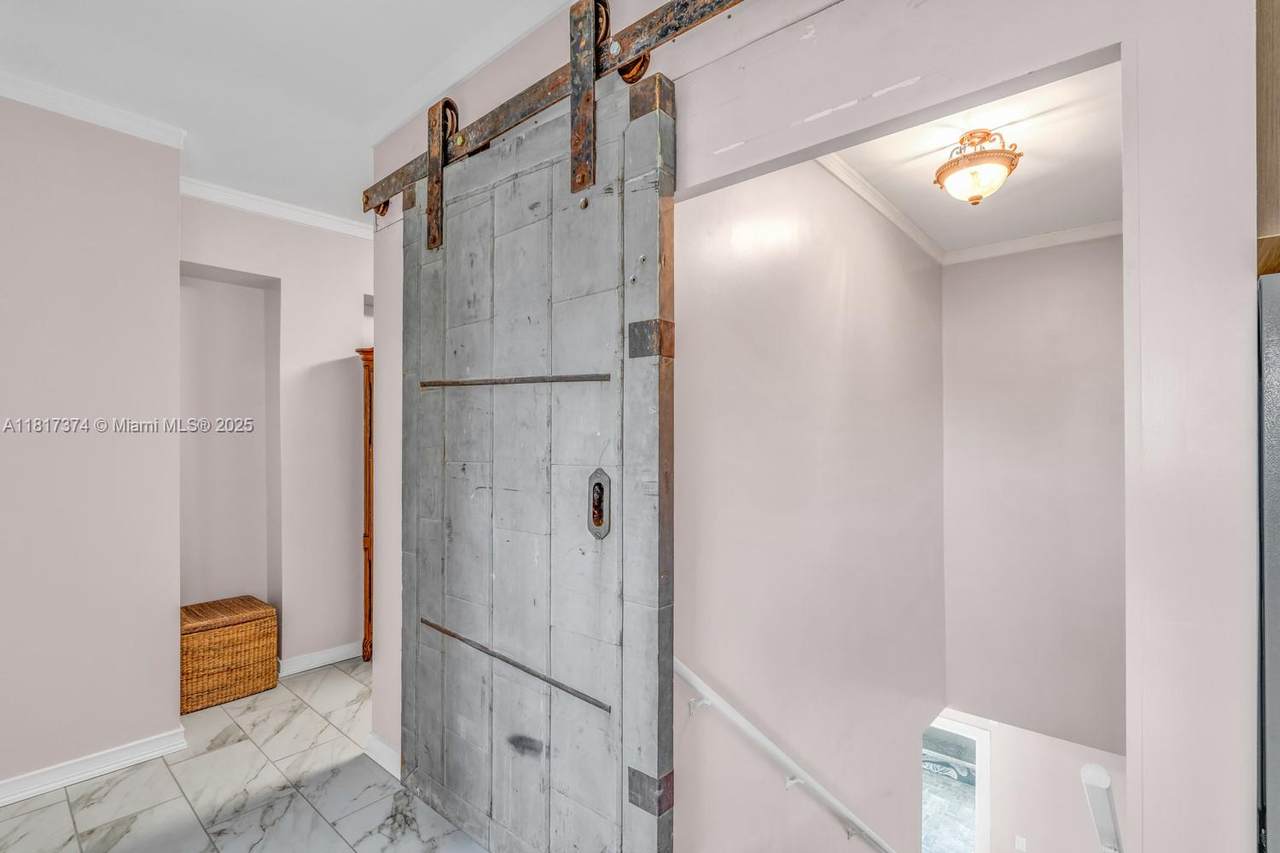 131 Avenue G - Photo 1